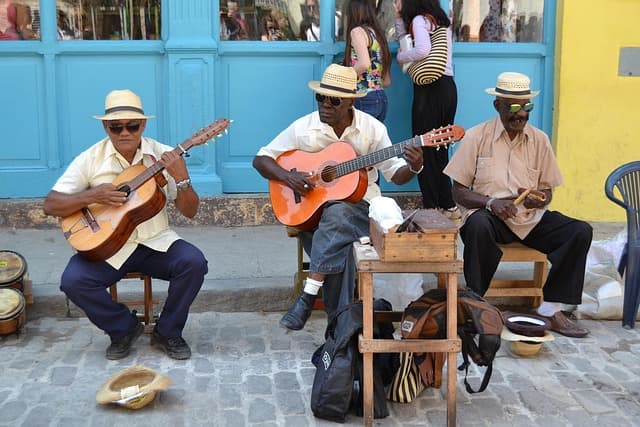 Musical Cuba: Salsa, Sleep and Afro-rhythms in Street Courtyards